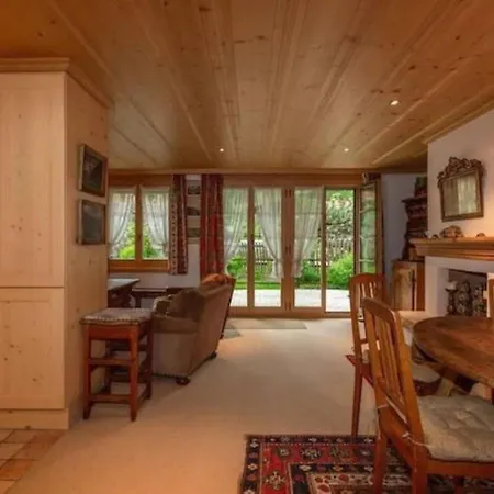 Ideally Located Ground Floor Flat In Saanen Center グスタード