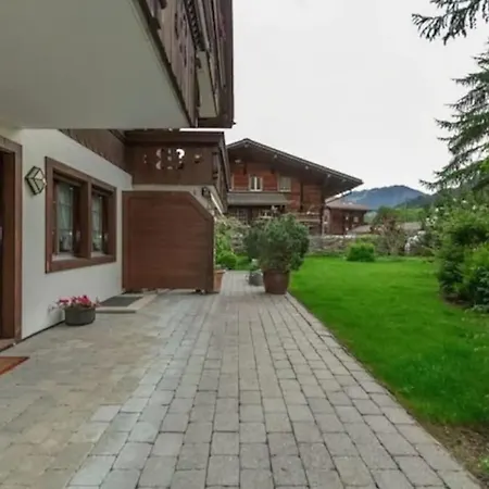 アパート Ideally Located Ground Floor Flat In Saanen Center *
