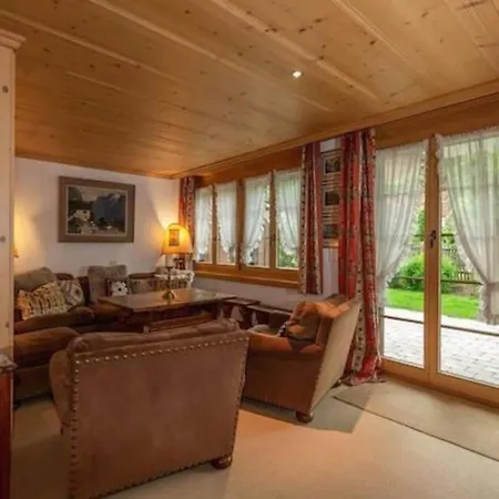 Ideally Located Ground Floor Flat In Saanen Center Apartment